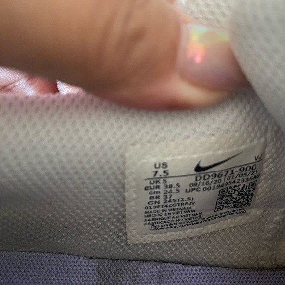 Nike women’s air max size 7.5 gently used - Picture 4 of 4